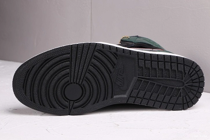 AV3905-038 “Friends Family” & High Air Jordan 1 x  SoleFly 1119